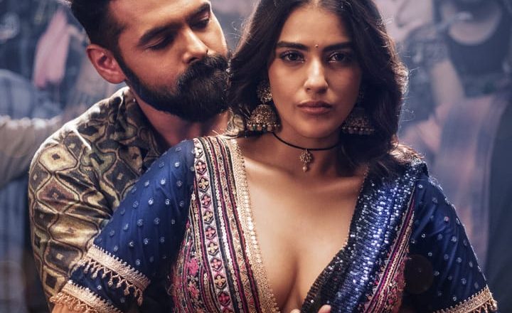 The wait is over & the #DoubleIsmart Desi Party is here..! 🥳