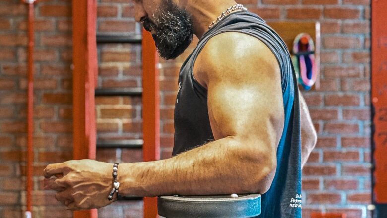 குளோபல் ஸ்டார்’ ராம் சரண் ‘பெத்தி'( Peddi) படத்திற்காக மாற்றியமைத்து கொண்ட உடலமைப்பு தோற்ற புகைப்படம் வெளியீடு